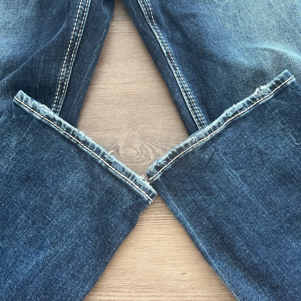Silver Jeans Women's Straight Leg Dark Blue Distressed Jeans